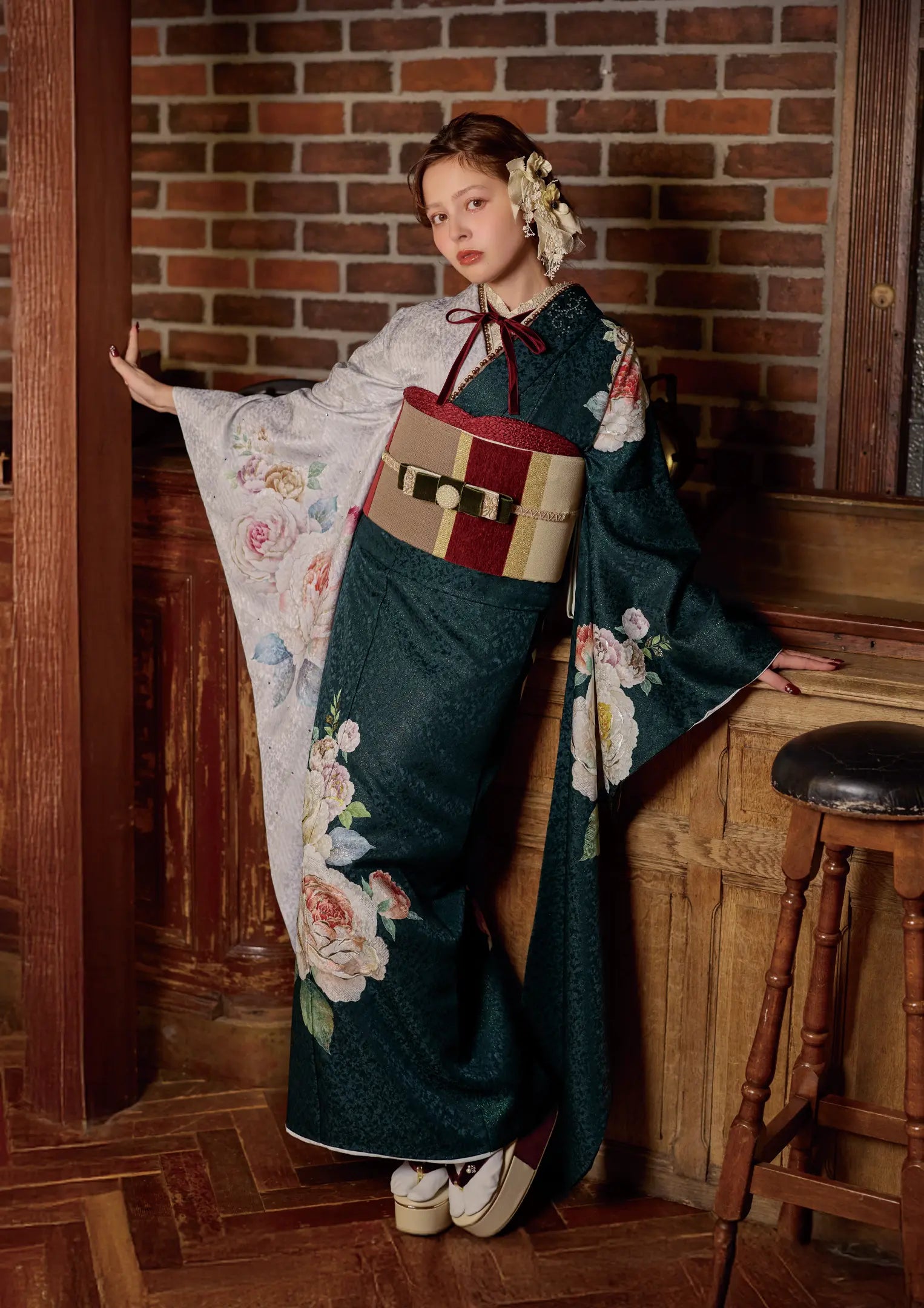 【振袖ネットレンタル：くすみカラーの洋花】片身替わりにラインストーンを散りばめて/KH-620