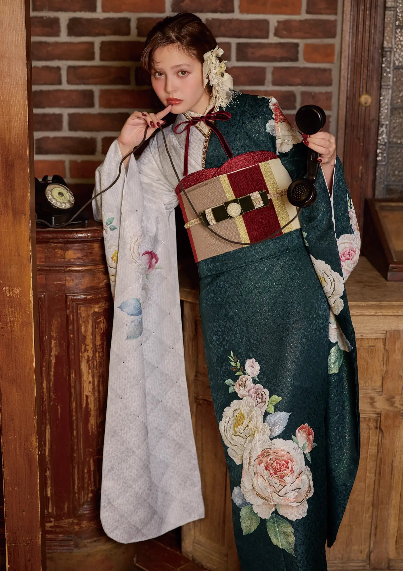 【振袖ネットレンタル：くすみカラーの洋花】片身替わりにラインストーンを散りばめて/KH-620