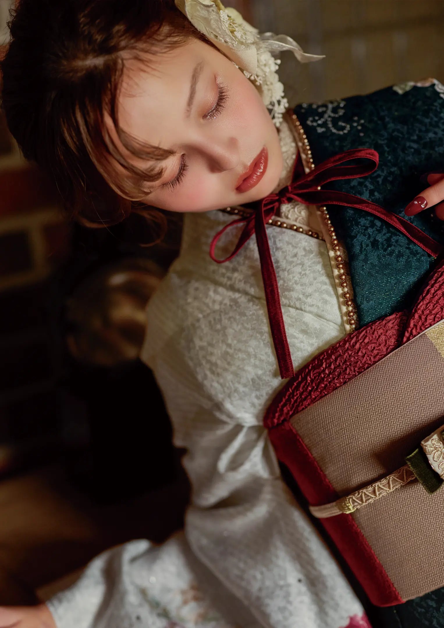 【振袖ネットレンタル：くすみカラーの洋花】片身替わりにラインストーンを散りばめて/KH-620