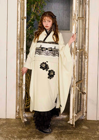 【振袖ネットレンタル：白にバラ】無地に黒のベロアやレースがアクセント2nd/KH-320