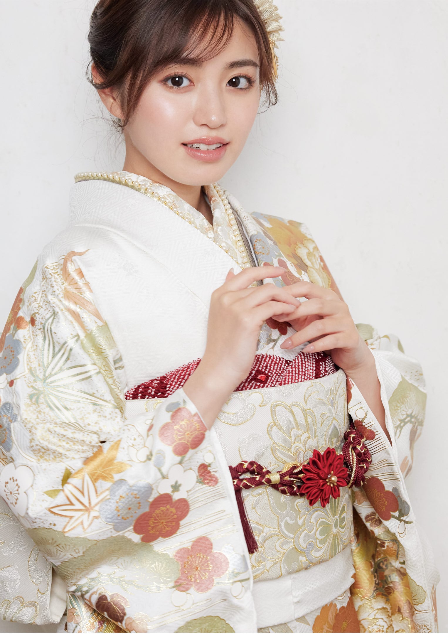 正統派古典 白/白ベース 菊柄/古典柄 優しい 華やか 高級 品の
