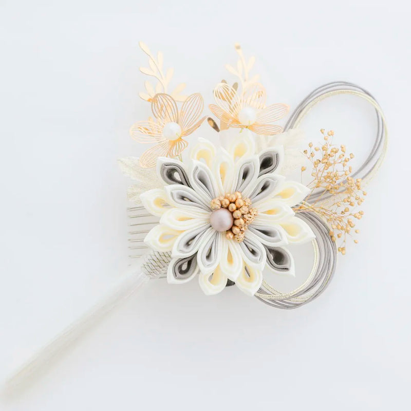 【髪飾り販売：成人式・卒業式に！白×グレーつまみ細工とゴールド飾りの髪飾り2点セット】振袖・袴用和装ヘアアクセサリー/hair-025