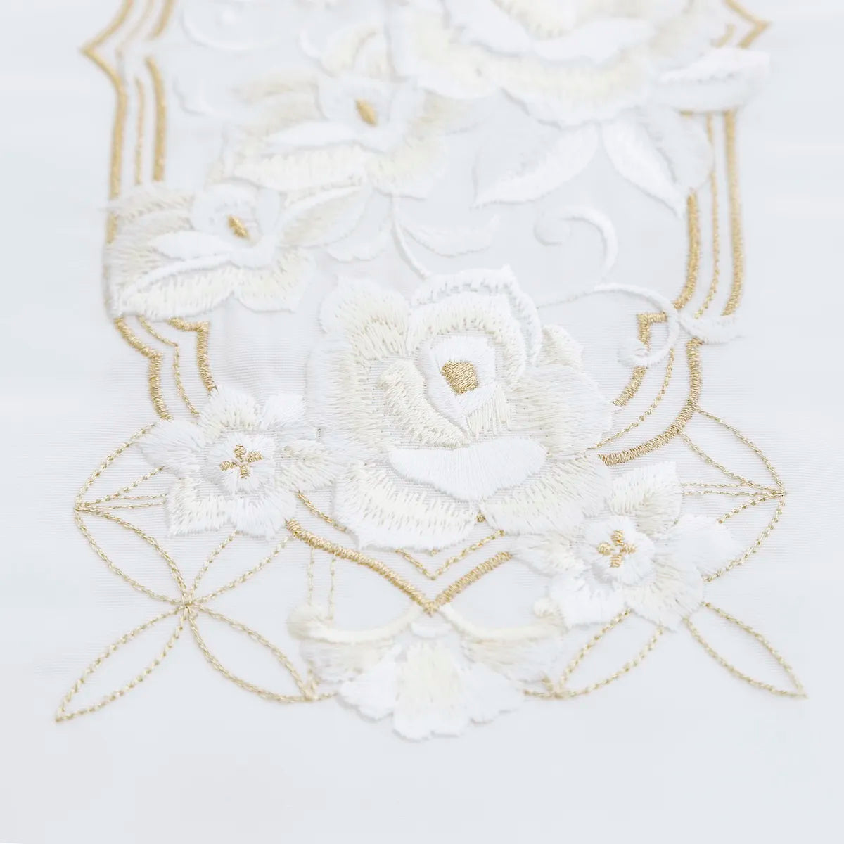 【半衿販売】洋風コーディネートや華やかなコーディネートにおすすめ！七宝薔薇刺繍半衿