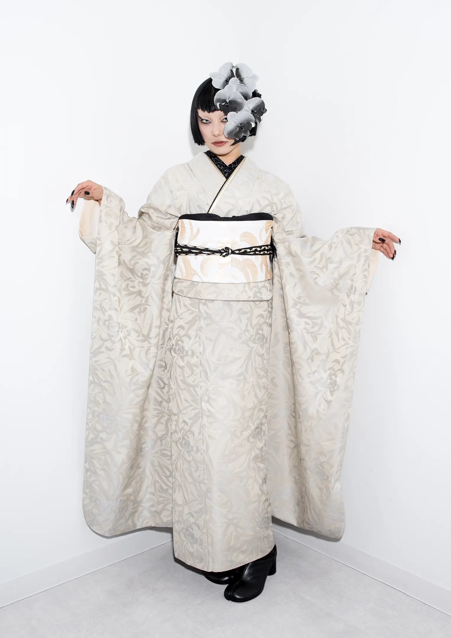 振袖ネットレンタル: 白地に咲く花々】モノクロモードスタイル/KH-538 振袖ネットレンタル: 白地に咲く花々】モノクロモードスタイル/KH-538