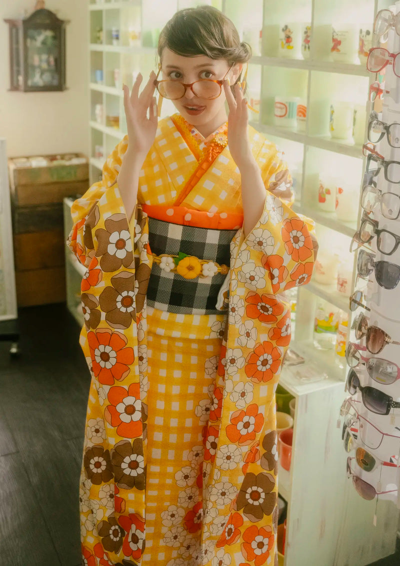 【振袖ネットレンタル：イエローチェック】昭和レトロなデザイン/KH-566