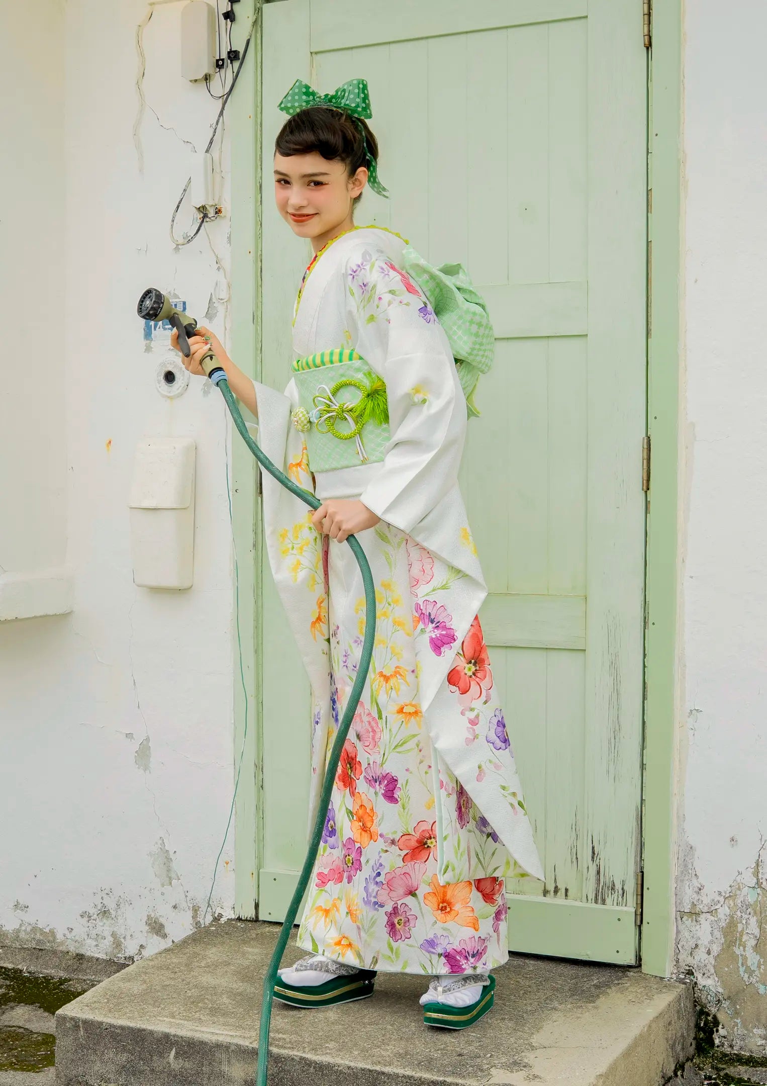 振袖ネットレンタル:水彩レトロ】白地にカラフルな色彩/KH-567 振袖ネットレンタル:水彩レトロ】白地にカラフルな色彩/KH-567