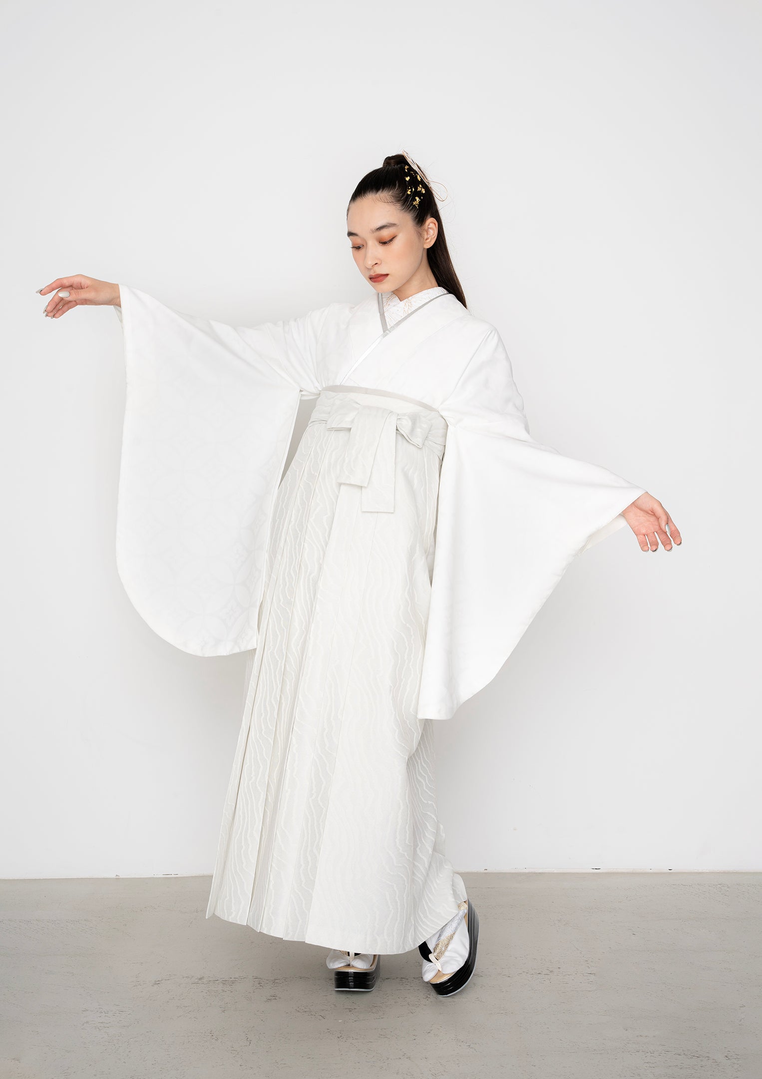 袴ネットレンタル：白のワントーンコーデ】シンプルにかっこよく/N-HK2