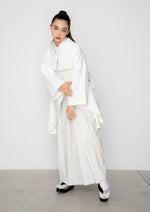 【袴：白のワントーンでまとめたシンプル好きにおすすめのおしゃれなコーデ】N-HK2：WK-B1