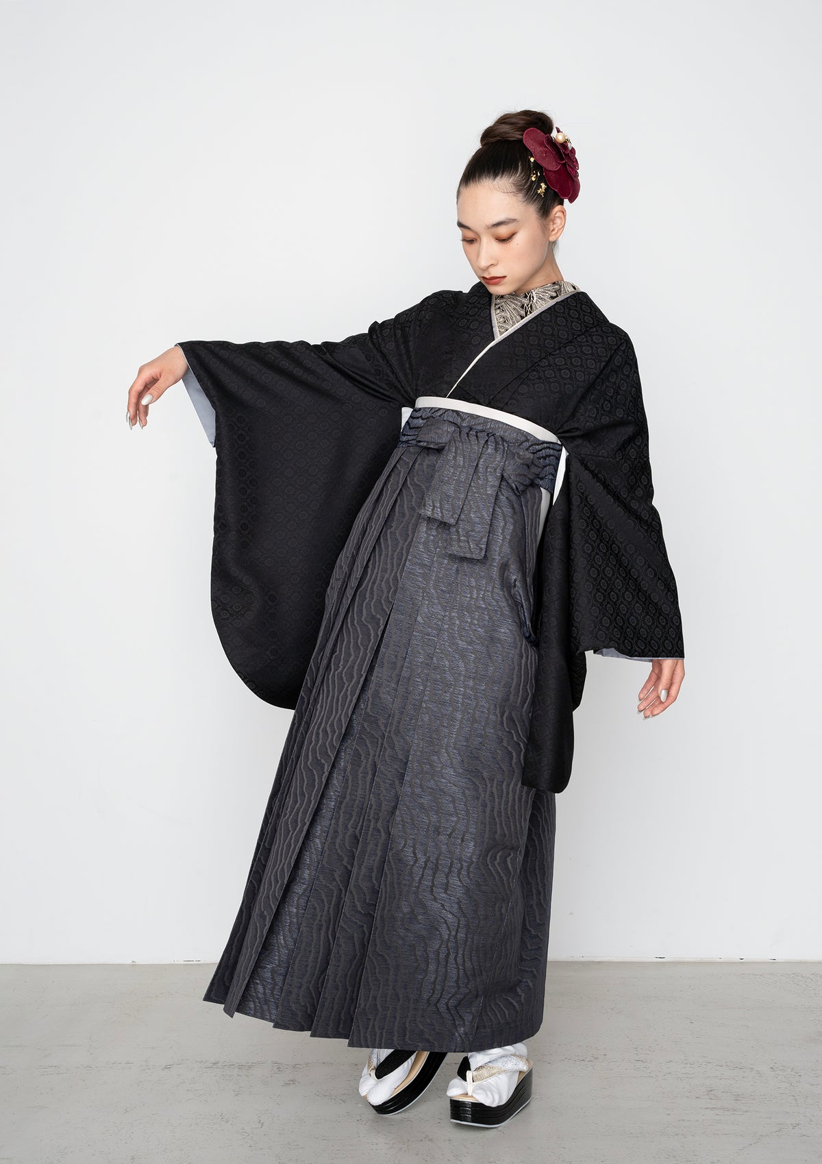 袴セット かっこいい袴 黒金女 袴ネットレンタル 洗練された黒 シンプルなコーディネートでモダンにおしゃれに N-HK1 - 2027年 M