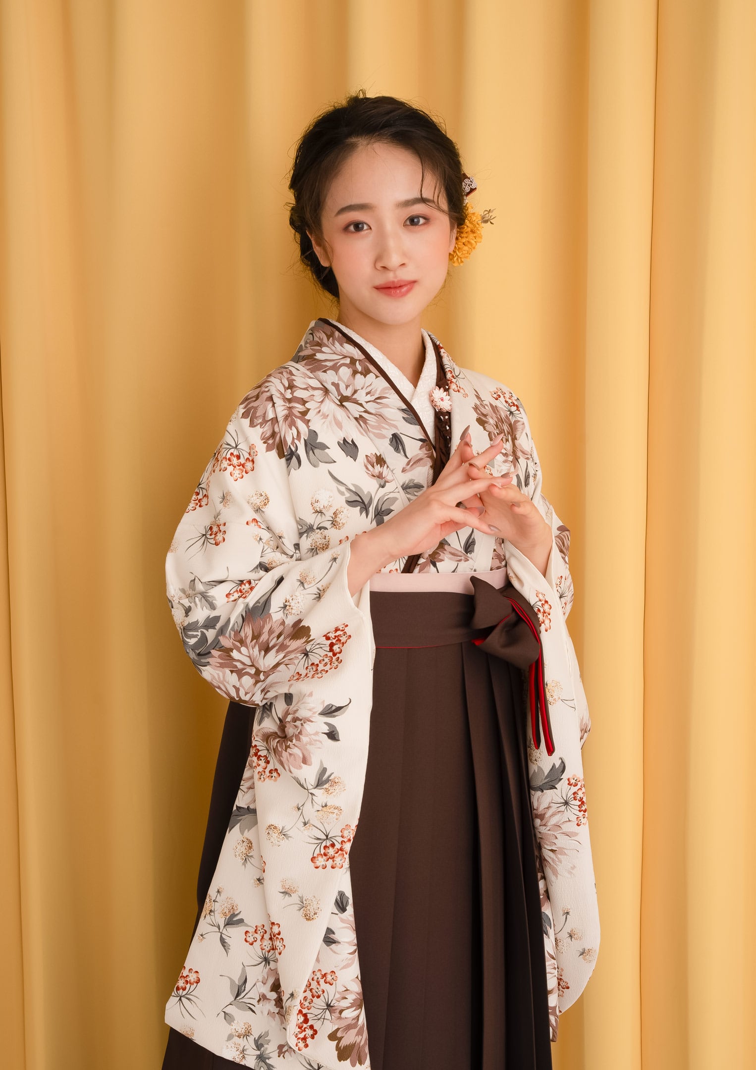 袴ネットレンタル：白に優しいピンク】花柄がかわいいブラウンが