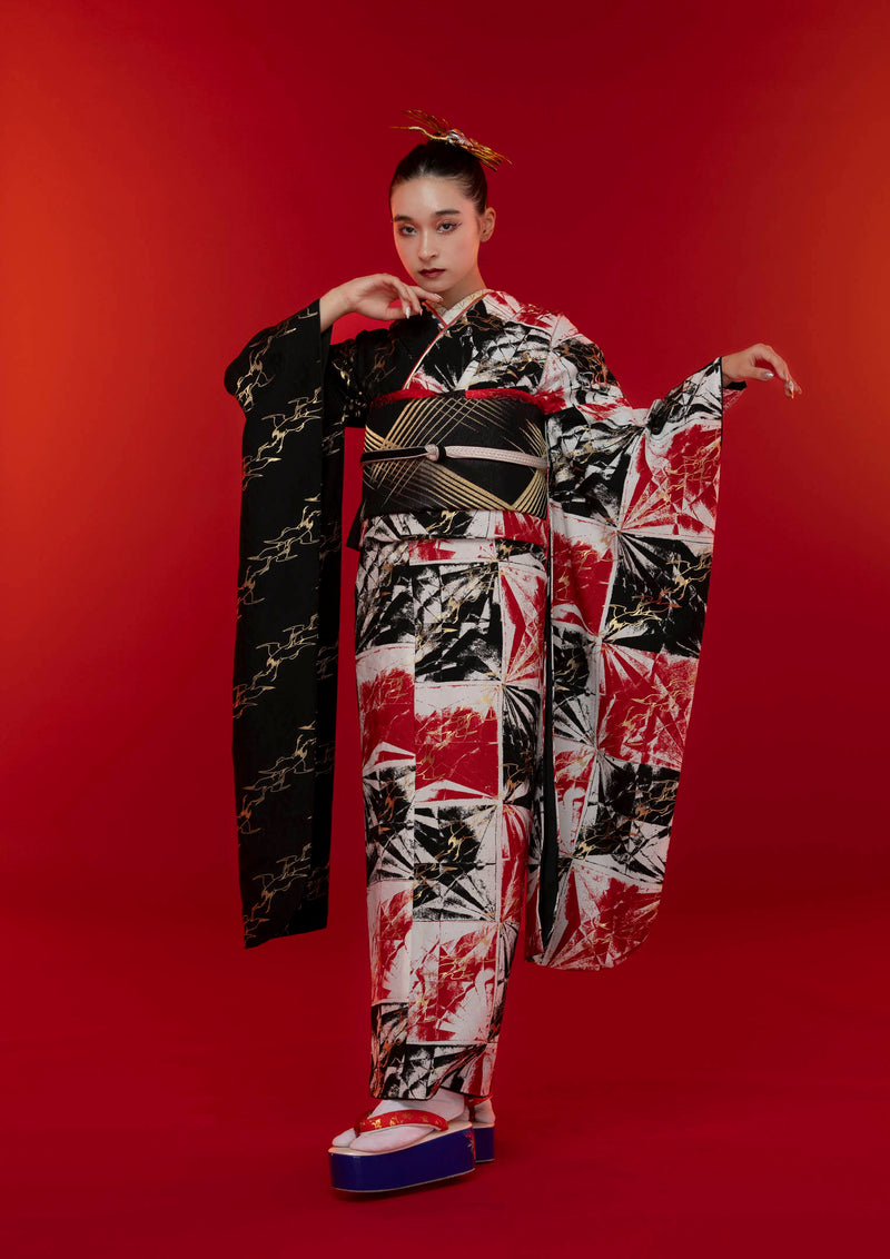 【振袖レンタル：アートな鶴】赤と黒と白が和風ながら個性的なデザインがモダンに魅せる