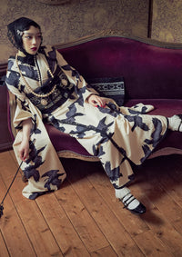 【振袖ネットレンタル：八咫烏に誘われて】モノトーンをレースやパールでドレッシーに着こなす/KH-608