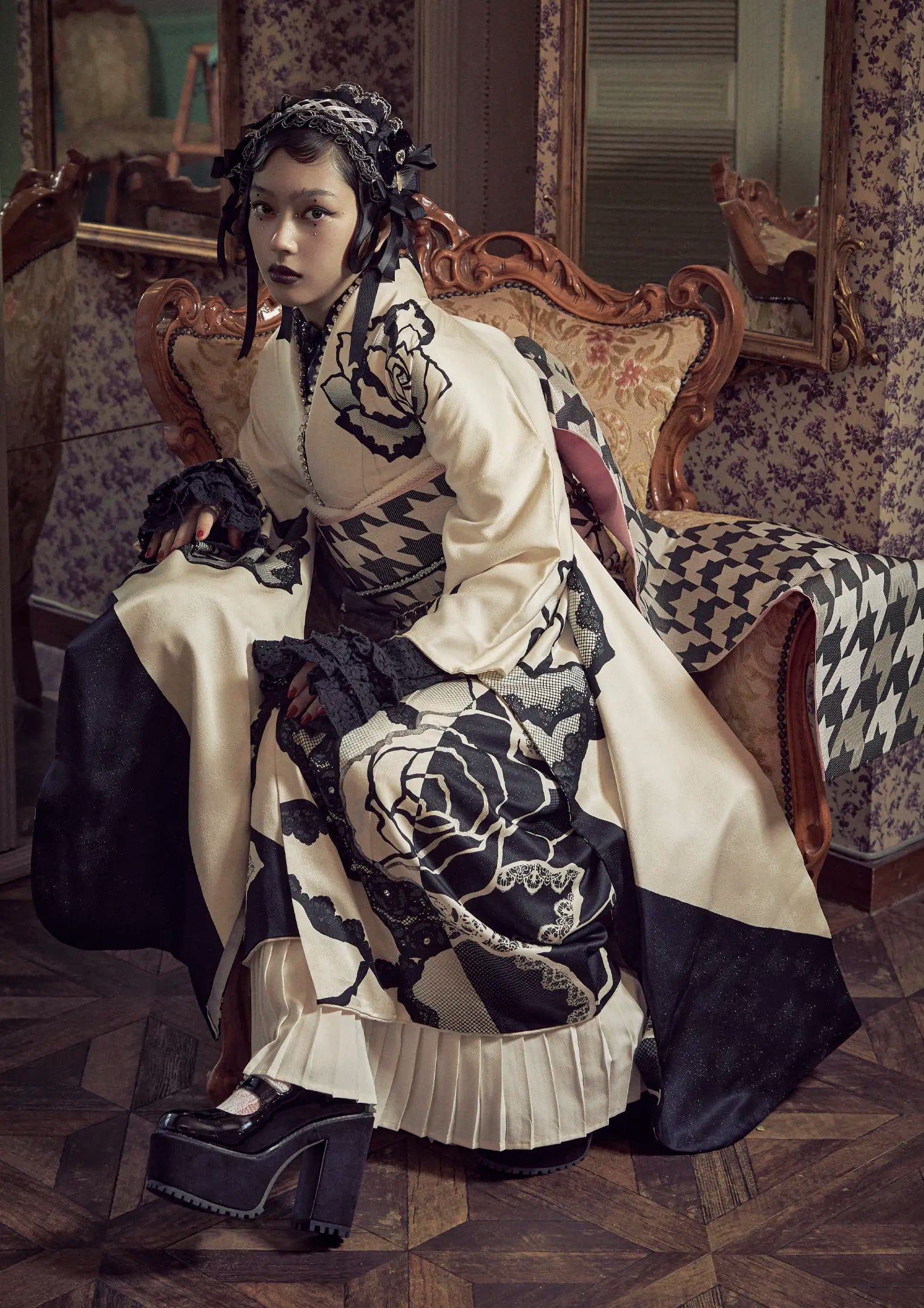 【振袖ネットレンタル：モノトーンローズ】ドレッシーに仕上げるゴシックの極みコーデ/MSM-201