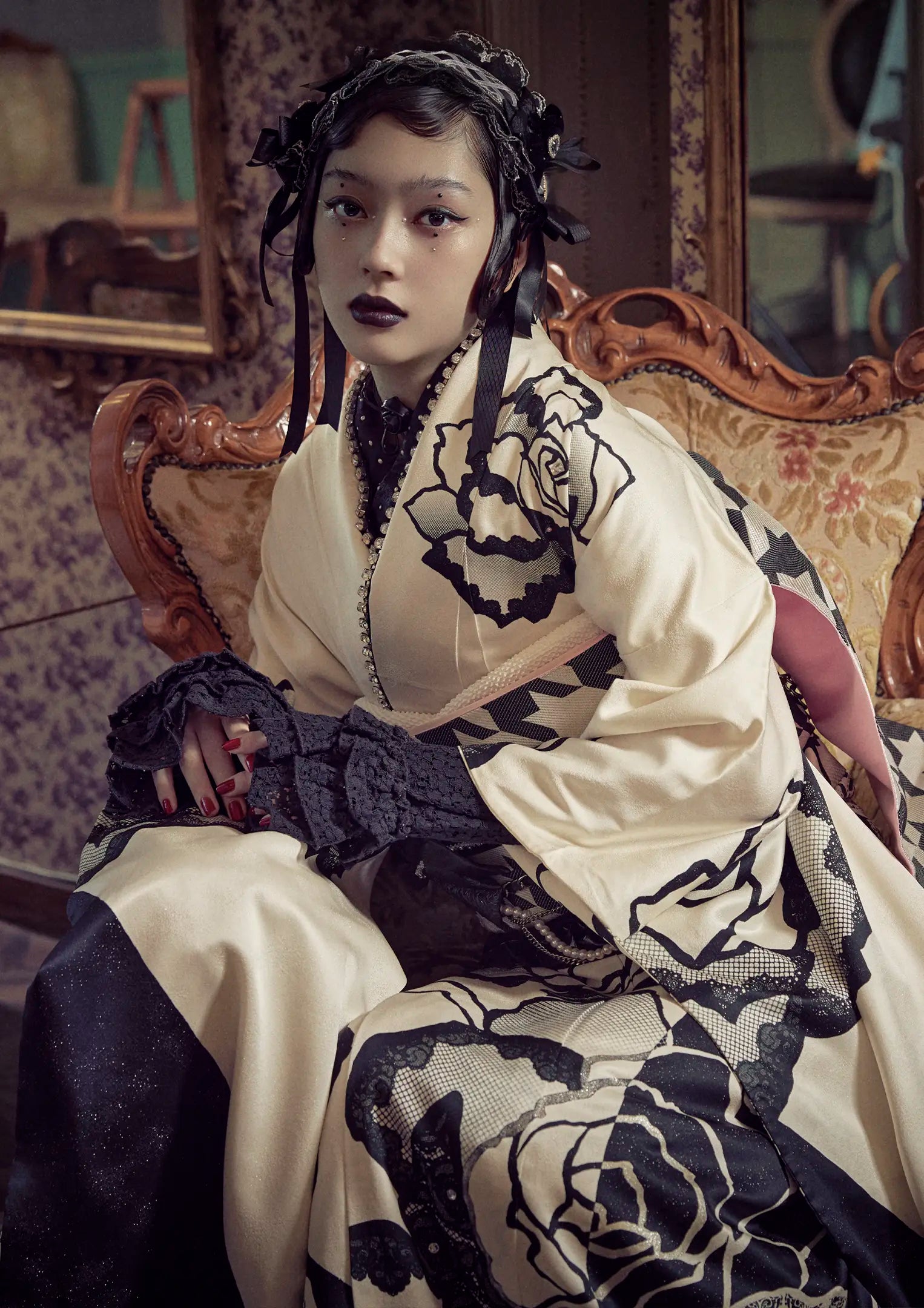 【振袖ネットレンタル：モノトーンローズ】ドレッシーに仕上げるゴシックの極みコーデ/MSM-201