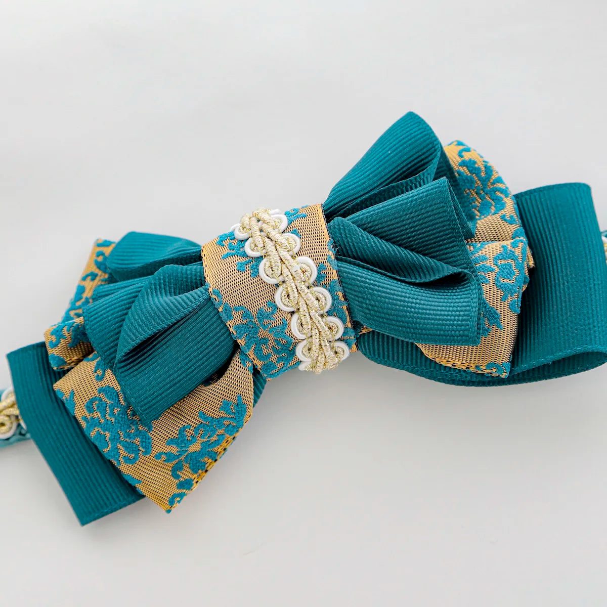 【帯締め販売】成人式 青緑×ゴールドレースリボンの飾り帯締め｜振袖用ゴシックリボン和装小物