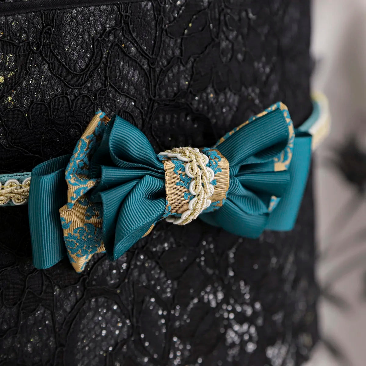 【帯締め販売】成人式 青緑×ゴールドレースリボンの飾り帯締め｜振袖用ゴシックリボン和装小物