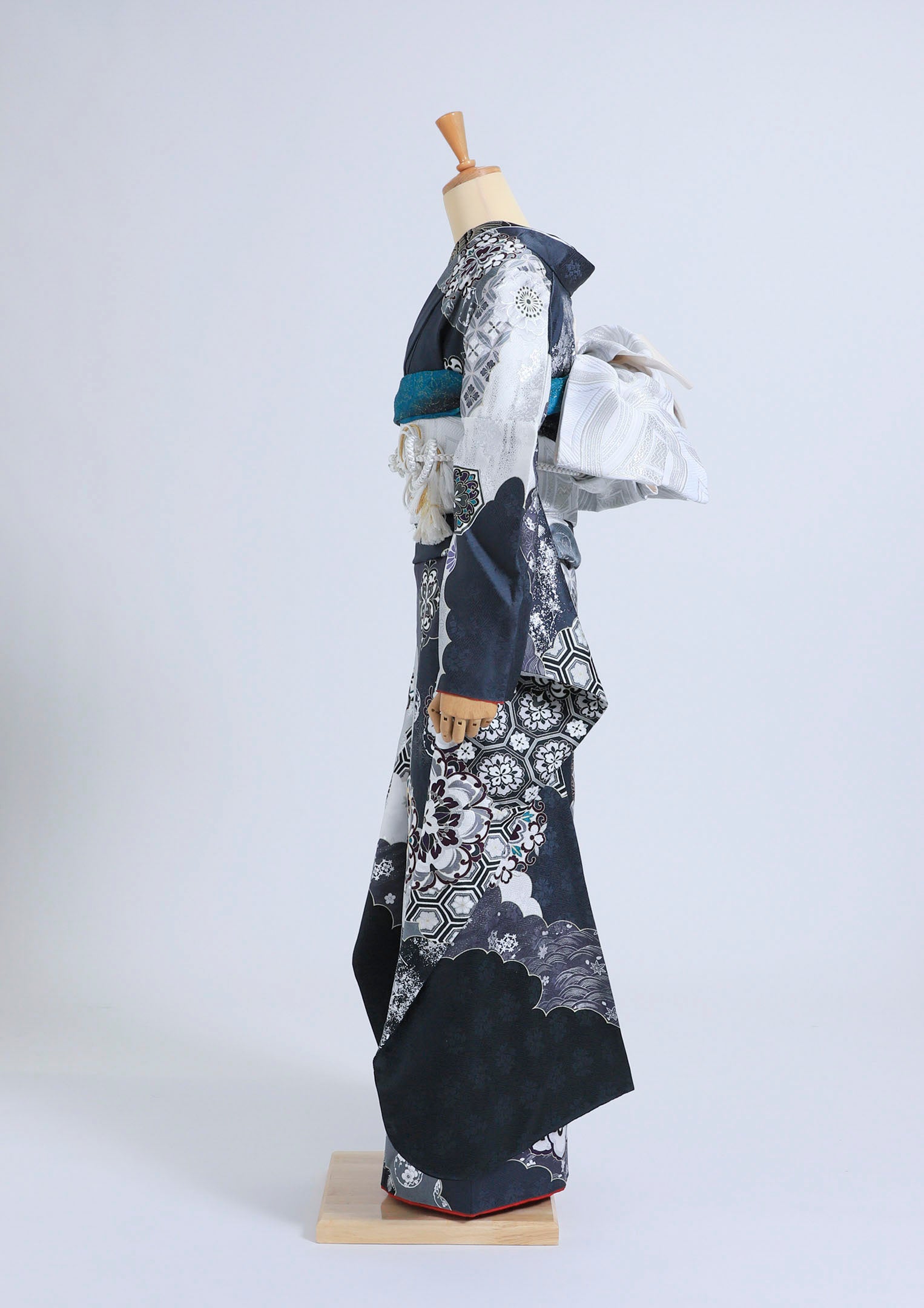 振袖、帯のみです。 最高級振袖オーダーレンタル・販売】k-69 紺色 雲取りに檜扇