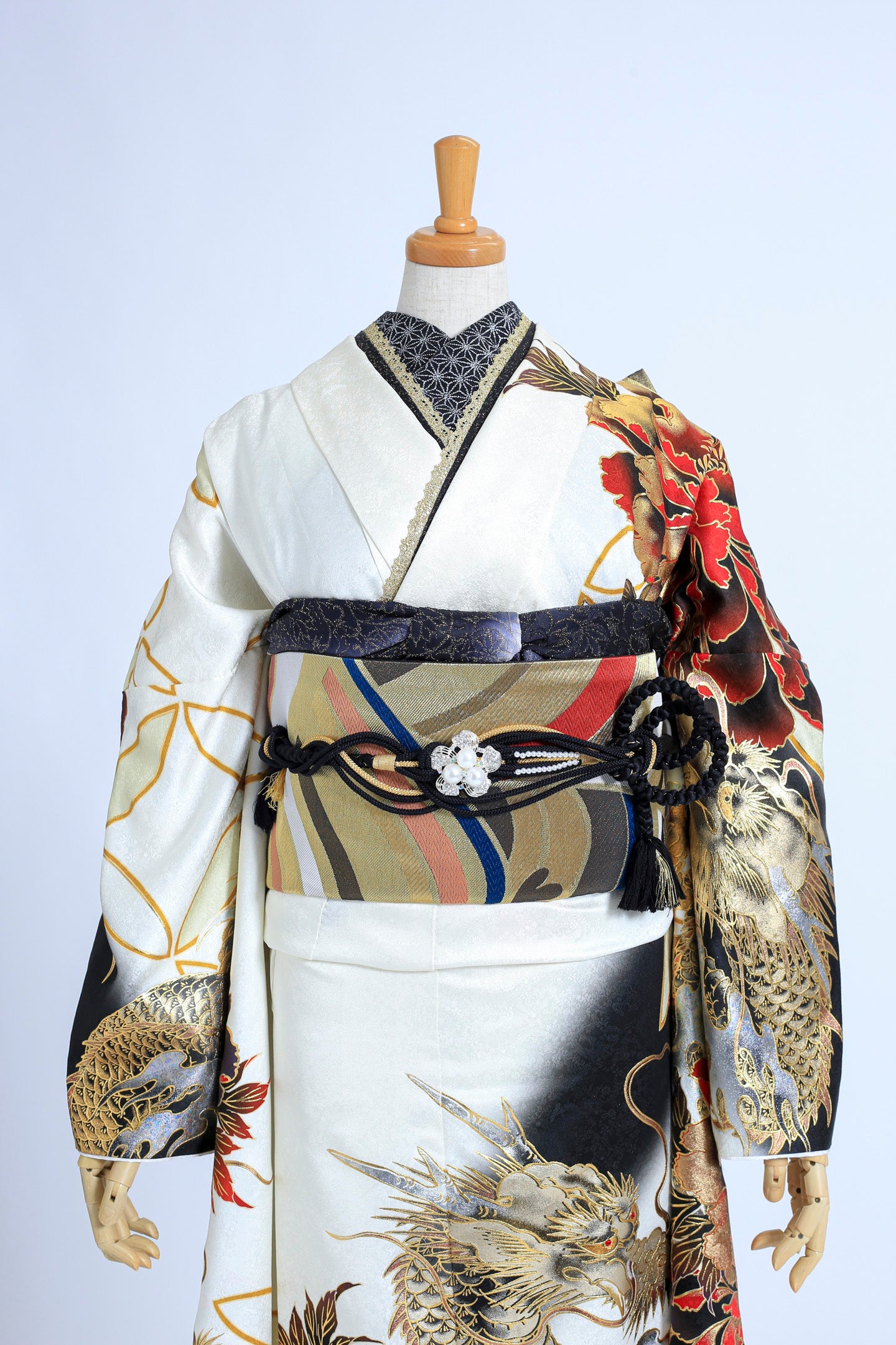 振袖ネットレンタル：白に黒ぼかし】昇竜が強い女性を演出する振袖/KH