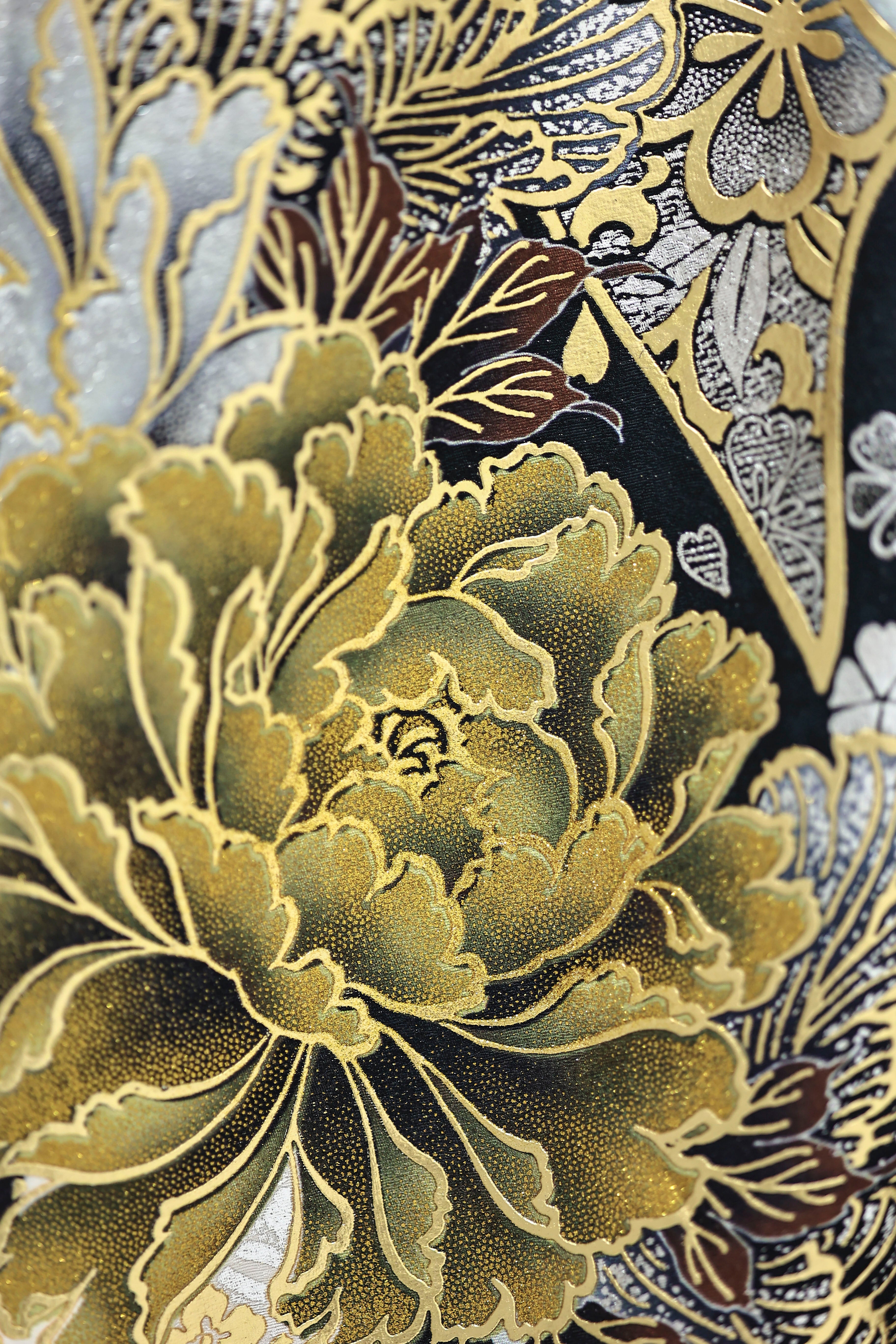 振袖ネットレンタル：白とゴールド】煌めきを黒色で引き締めて/KH-371