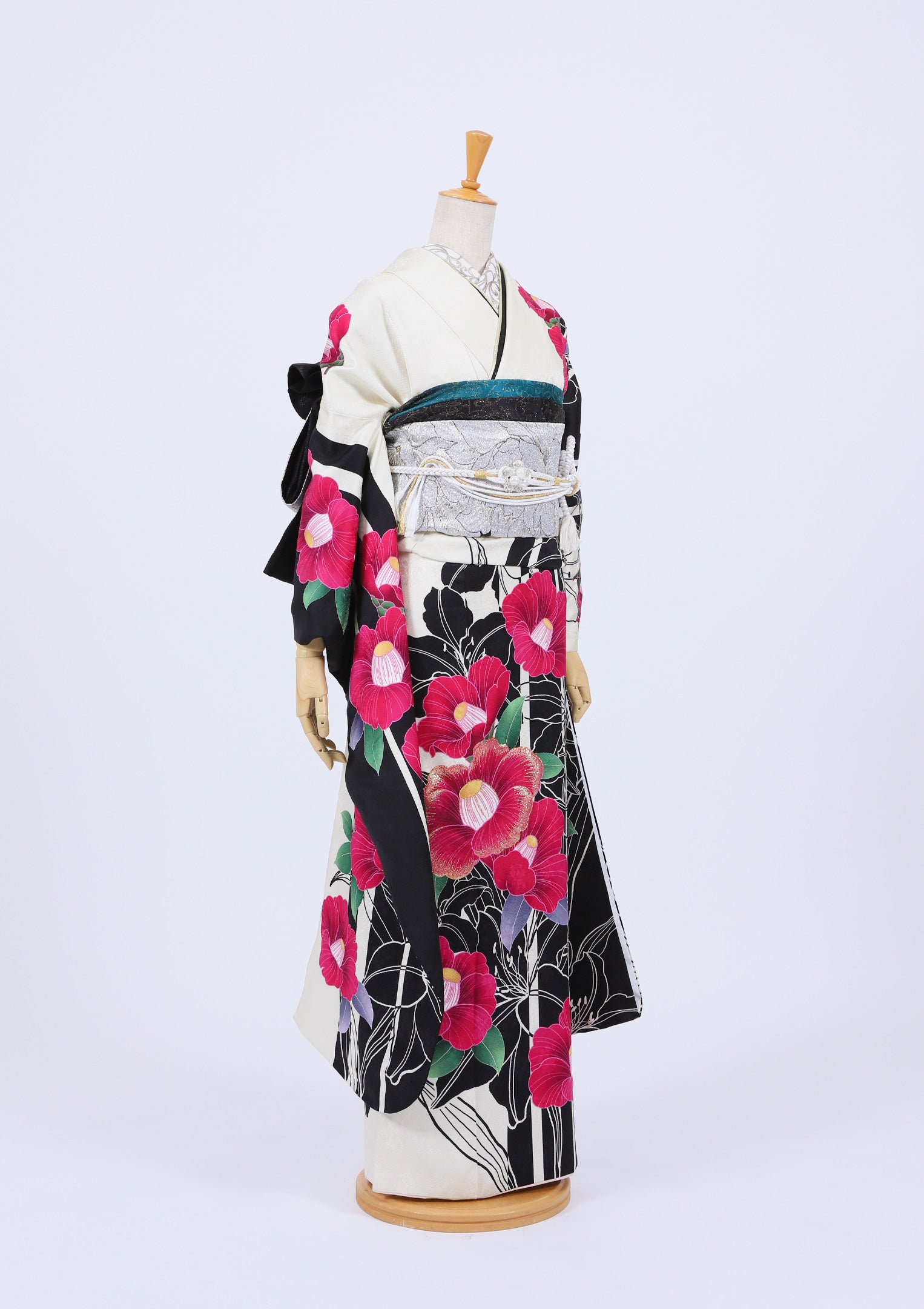 (あ996)赤黒白金 祝い柄の荒波のような斜めストライプ振袖㊗️⑤点セット IMG_4913.jpg?v=1733880025&