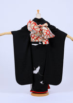 【振袖レンタル：黒と鶴】シンプルなデザインだからこそ浮世絵風の帯や衿が映える