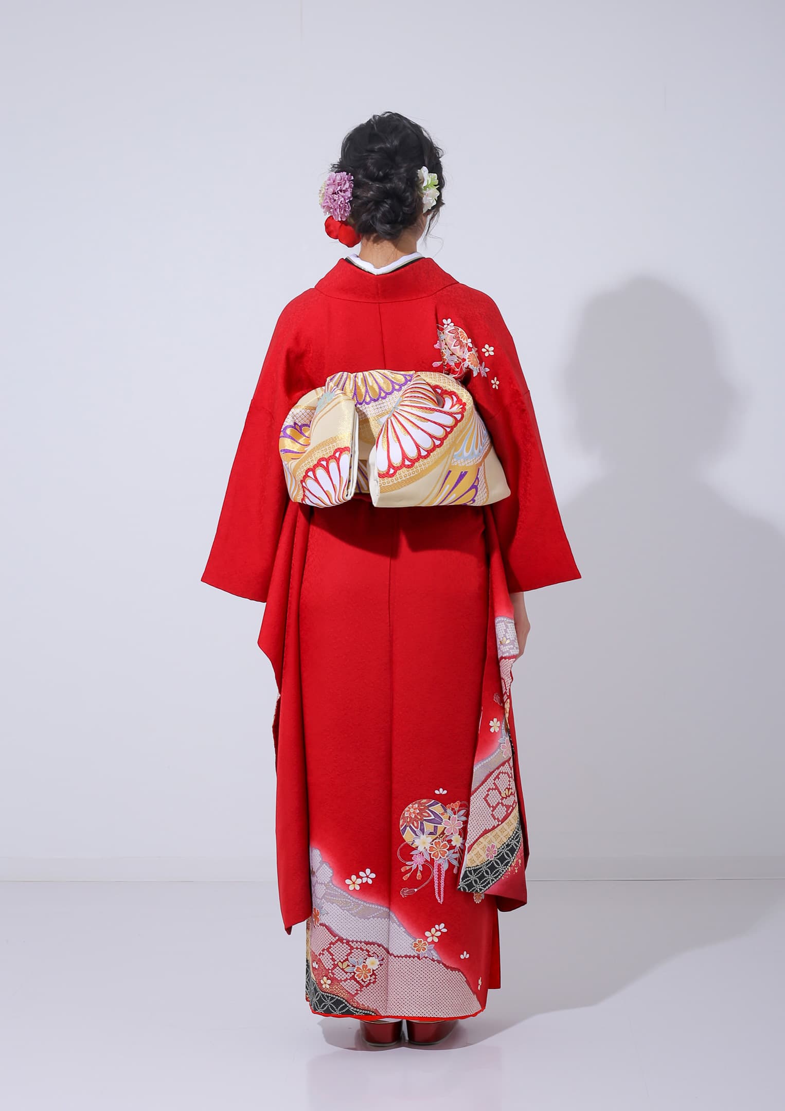 KIMONO by NADESHIKO プレタ浴衣　チューリップ　赤 振袖ネットレンタル：伝統古典】赤地に鞠と流水/C-005 – kimono-hearts